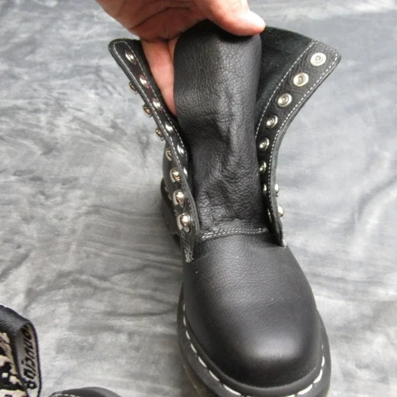 Dr Martens Combat Boot Ladies US 6 Black Leather 1460 Pascal Chunky 8 Eyelet NEW